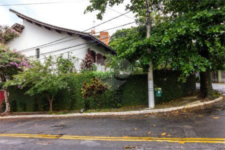 Casa à venda com 4 quartos, sendo 1 suíte, em Jardim das Bandeiras, São Paulo, SP