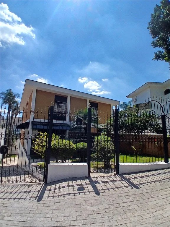 Sobrado à venda com 4 quartos, sendo 2 suítes,  em Jardim Leonor, São Paulo, SP