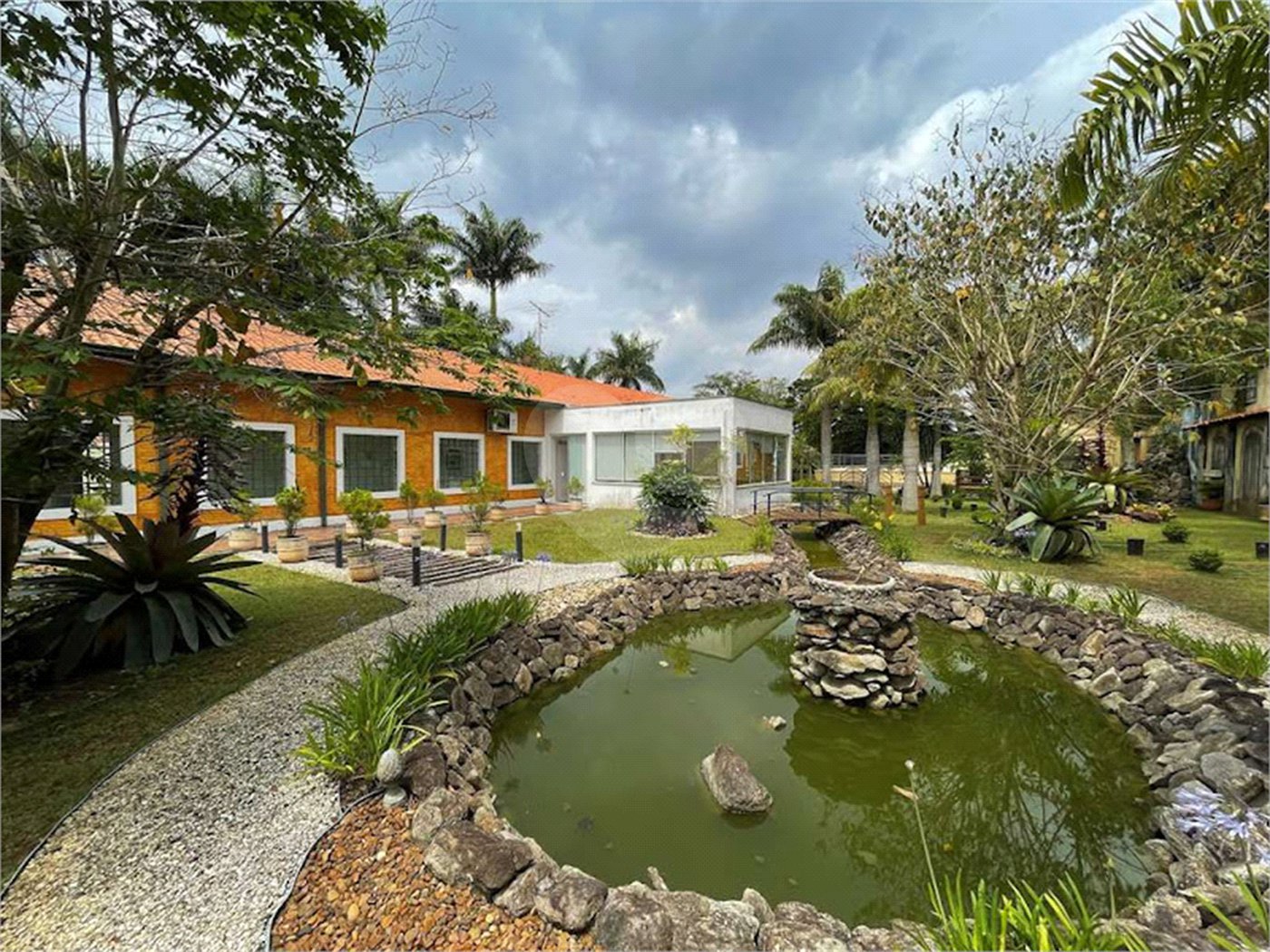 Casa à venda com 4 suítes no condomínio Miollo da Granja, Cotia - SP