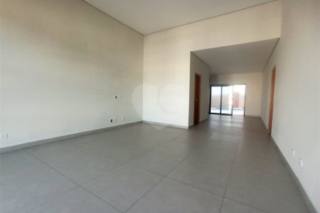 Casa à venda com 3 quartos, sendo 1 suíte, no condomínio Buona Vita, Atibaia - SP