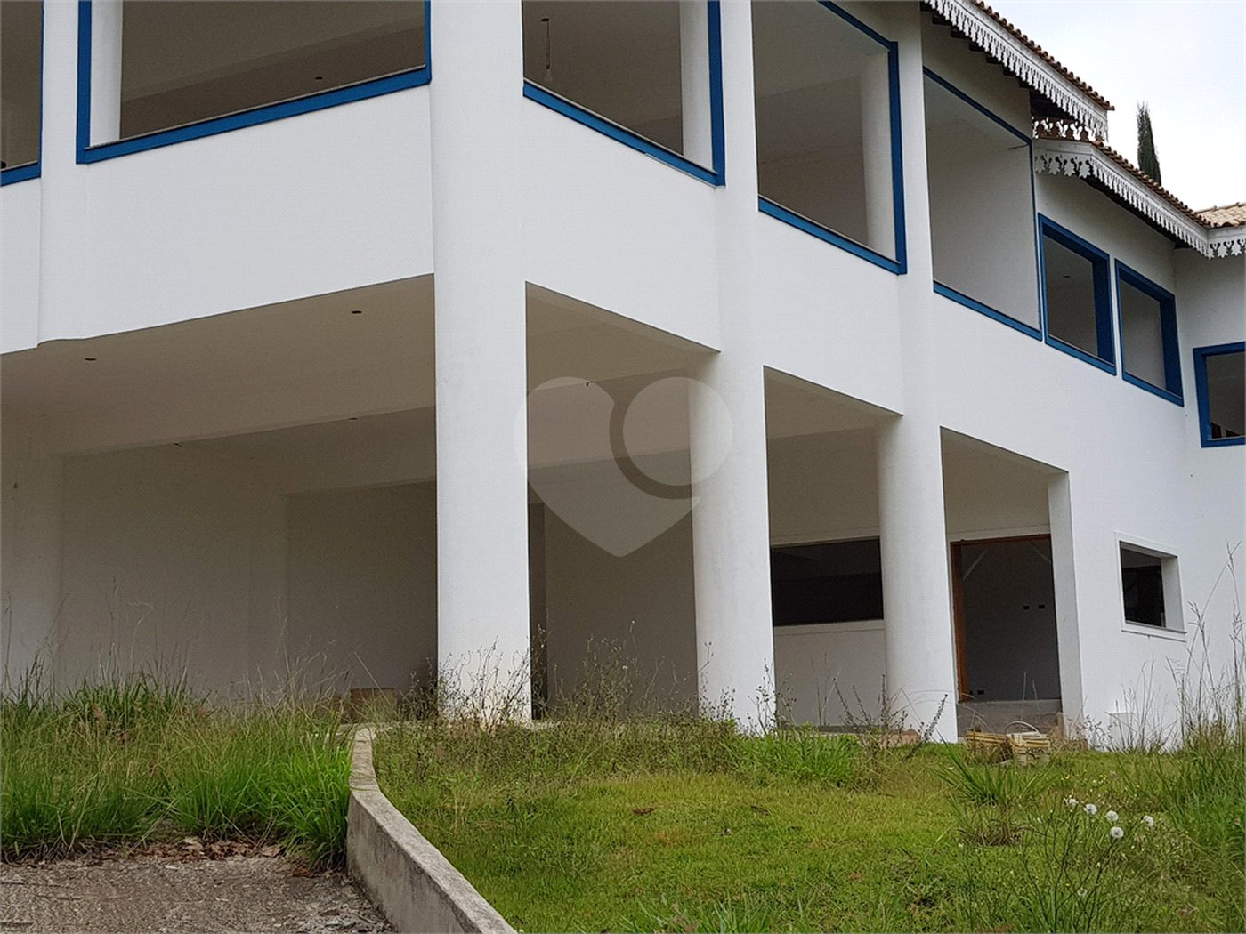Casa à venda com 4 suítes no condomínio Suíça da Cantareira, Mairiporã - SP