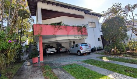 Sobrado à venda com 4 quartos, sendo 2 suítes,  em Interlagos, São Paulo, SP