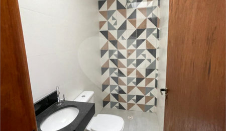 Sobrado à venda com 3 quartos, sendo 1 suíte,  em Cidade dos Bandeirantes, São Paulo, SP