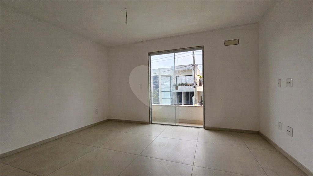 Casa à venda com 4 quartos, sendo 3 suítes, no condomínio Grand Park, Rio de Janeiro - RJ