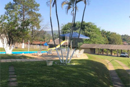 Chácara à venda com 9 quartos, sendo 6 suítes,  em Araçoiaba da Serra, SP