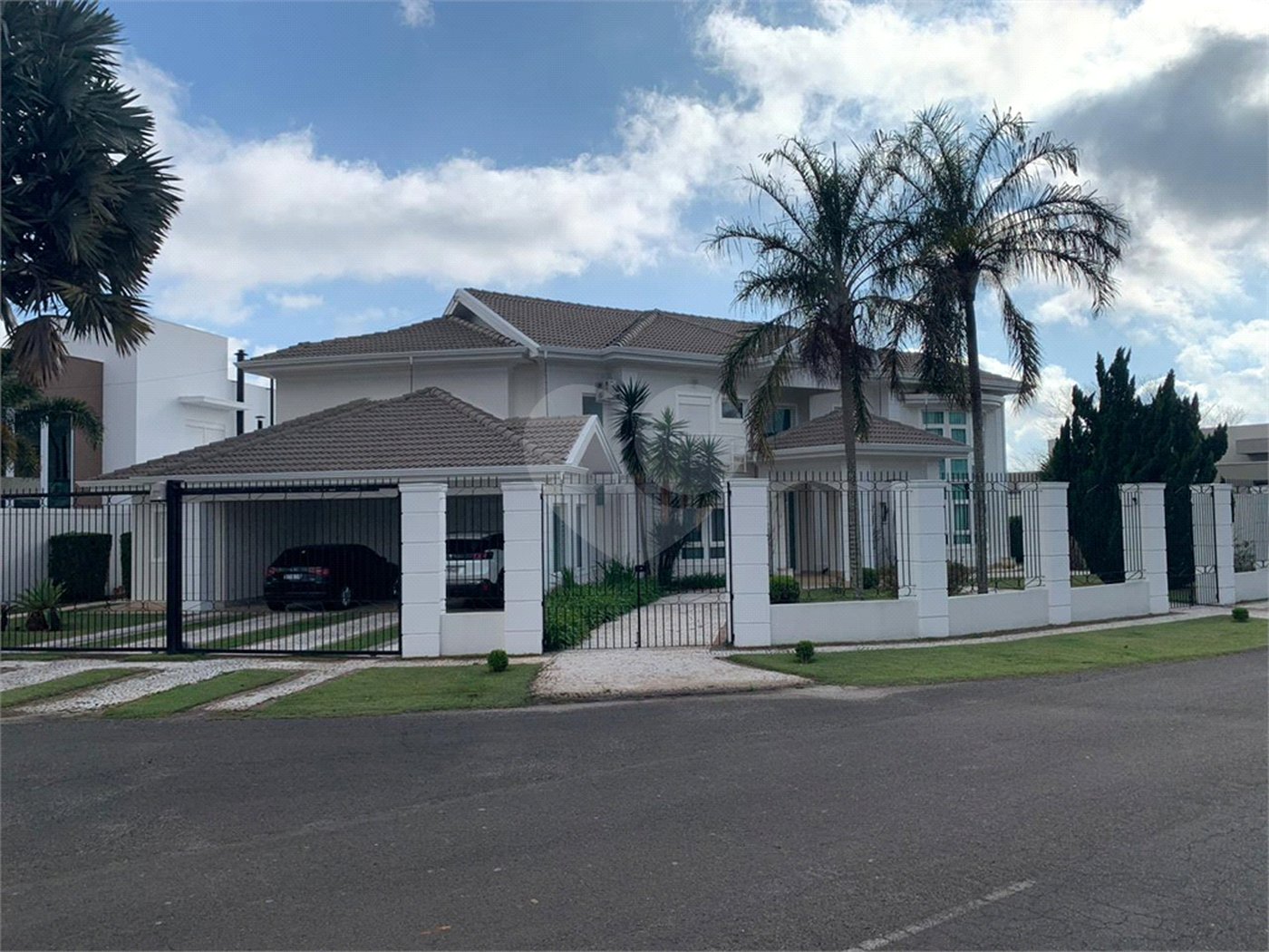 Casa à venda com 5 quartos, sendo 4 suítes, no condomínio Santa Teresa, Itupeva - SP