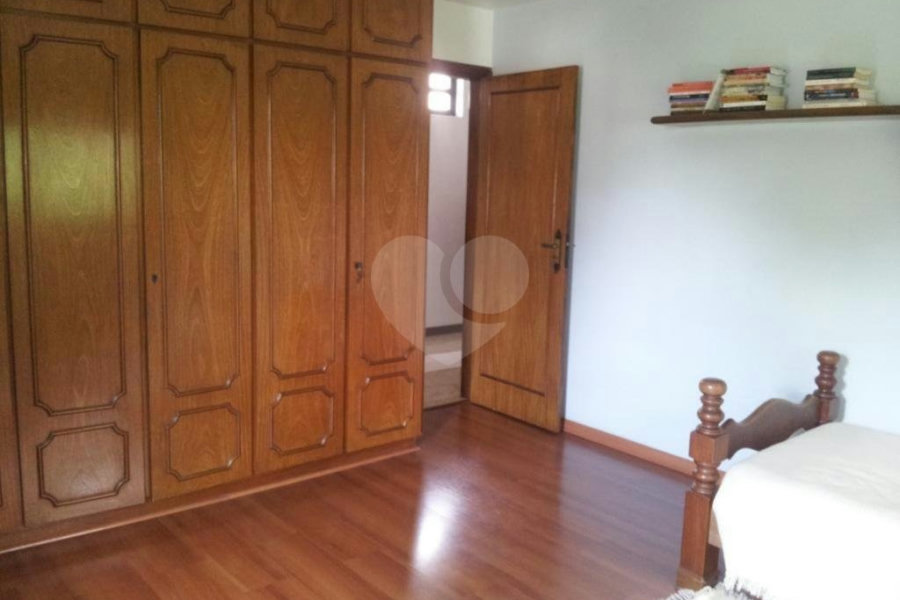 Casa Térrea à venda com 4 quartos, sendo 2 suítes,  em Jardim Floresta, São Paulo, SP