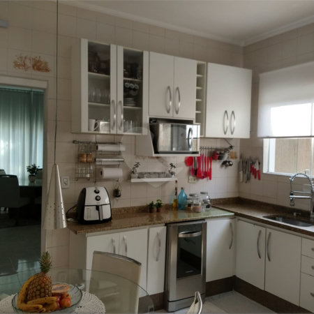 Casa à venda com 3 quartos, sendo 1 suíte, em Jardim Peri, São Paulo, SP