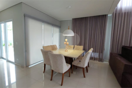 Casa à venda com 4 suítes no condomínio Figueira Garden, Atibaia - SP