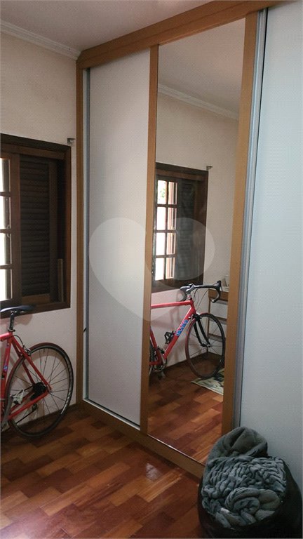 Casa à venda com 4 quartos, sendo 1 suíte, no condomínio Parque Suiça, Caieiras - SP