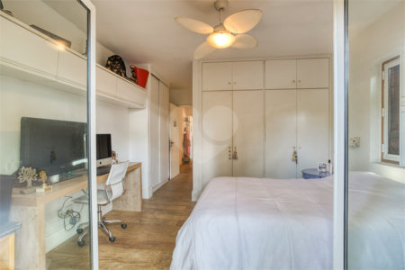 Casa à venda com 4 quartos, sendo 2 suítes, em Alto da Boa Vista, São Paulo, SP