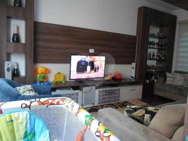 Casa à venda com 3 quartos, sendo 1 suíte,  no condomínio Fernandes, São Paulo - SP