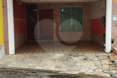 Sobrado à venda com 3 quartos, sendo 1 suíte,  em Vila Nova Cintra, Mogi das Cruzes, SP