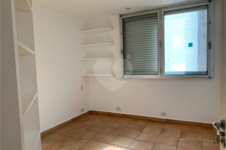 Apartamento à venda com 3 quartos, sendo 1 suíte, em Alto da Boa Vista, São Paulo, SP