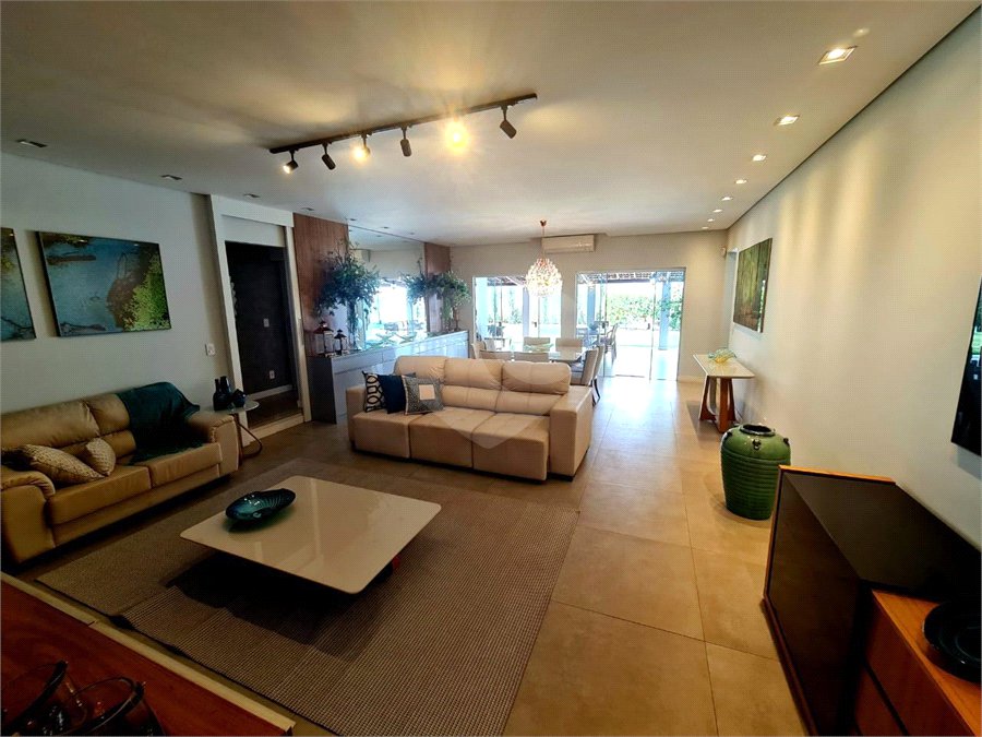 Casa à venda com 5 quartos, sendo 2 suítes, em Jardim das Roseiras, Araraquara, SP