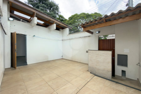 Casa de Vila à venda com 3 quartos, sendo 1 suíte, em Indianópolis, São Paulo, SP