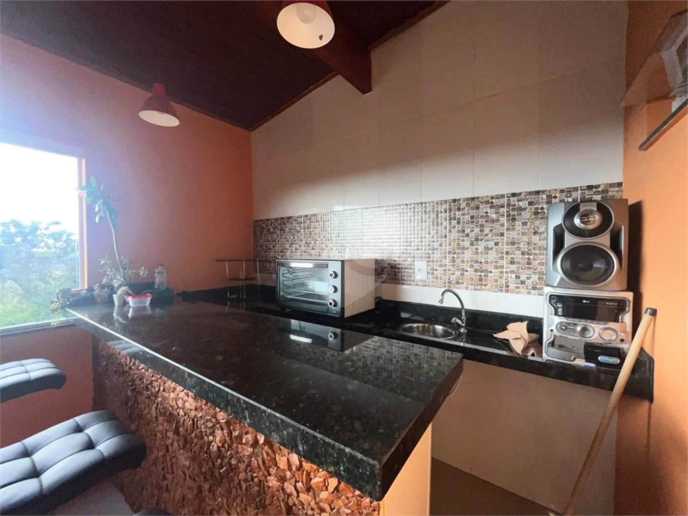 Casa ampla no bairro Terra Rica com 3 pavimentos e excelente estrutura.