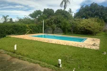 Casa à venda com 4 quartos, sendo 1 suíte,  no condomínio Village da Serra, Araçoiaba da Serra - SP