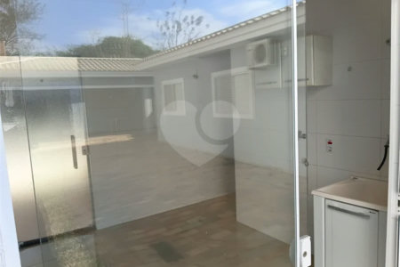 Casa à venda com 3 quartos, sendo 1 suíte,  no condomínio Residencial Eldorado, São Carlos - SP