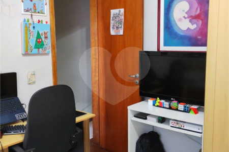 Sobrado à venda com 3 quartos, sendo 1 suíte,  em Vila Oliveira, Mogi das Cruzes, SP