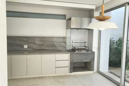 Sobrado à venda ou para alugar com 3 quartos, sendo 1 suíte, em Água Branca, São Paulo, SP