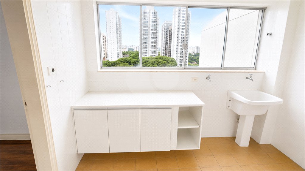 Apartamento à venda com 4 quartos, sendo 1 suíte, em Alto da Boa Vista, São Paulo, SP