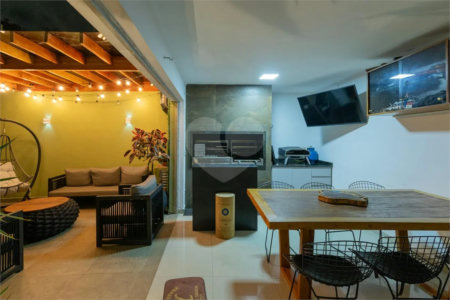Sobrado à venda com 4 quartos, sendo 3 suítes,  em Brooklin, São Paulo, SP