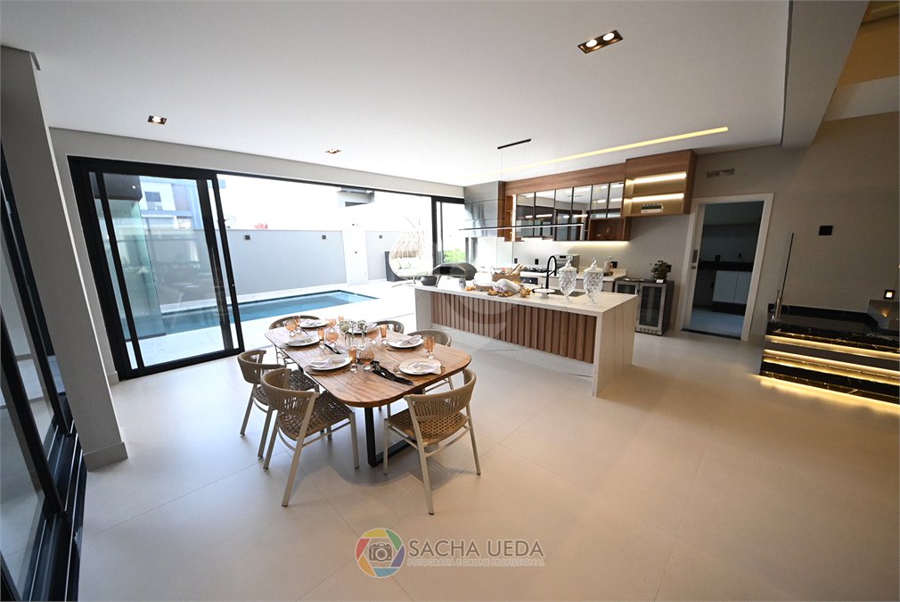 Casa à venda com 4 suítes no condomínio Residencial Dona Maria Candida, Indaiatuba - SP