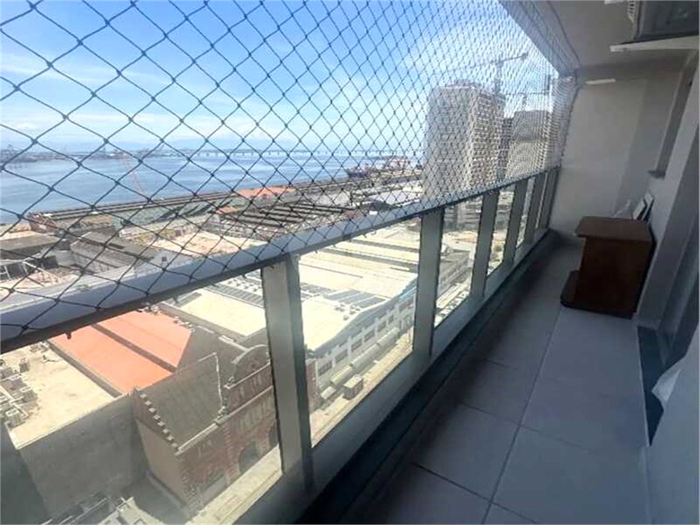 Apartamento à venda com 2 quartos, sendo 1 suíte,  em Santo Cristo, Rio de Janeiro, RJ