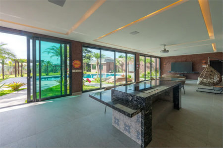 Casa à venda com 4 suítes no condomínio Vale da Santa Fé, Vinhedo - SP