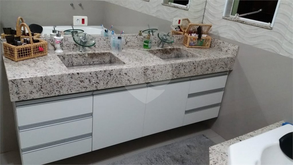 Casa à venda com 3 quartos, sendo 1 suíte, em Nova Cerejeira, Atibaia, SP
