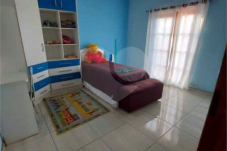 Casa à venda com 4 quartos, sendo 3 suítes,  no Centro, Bom Jesus dos Perdões, SP