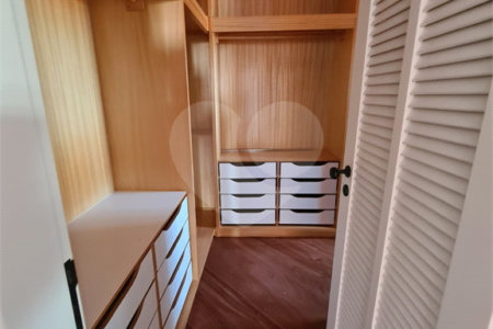 Casa à venda com 3 suítes no condomínio Estância Marambaia, Vinhedo - SP