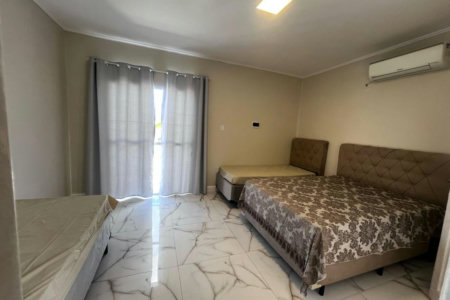 Casa à venda com 8 quartos, sendo 2 suítes, em Flórida, Praia Grande, SP