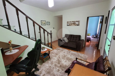 Casa à venda com 4 quartos, sendo 1 suíte, em Parque Maria Domitila, São Paulo, SP