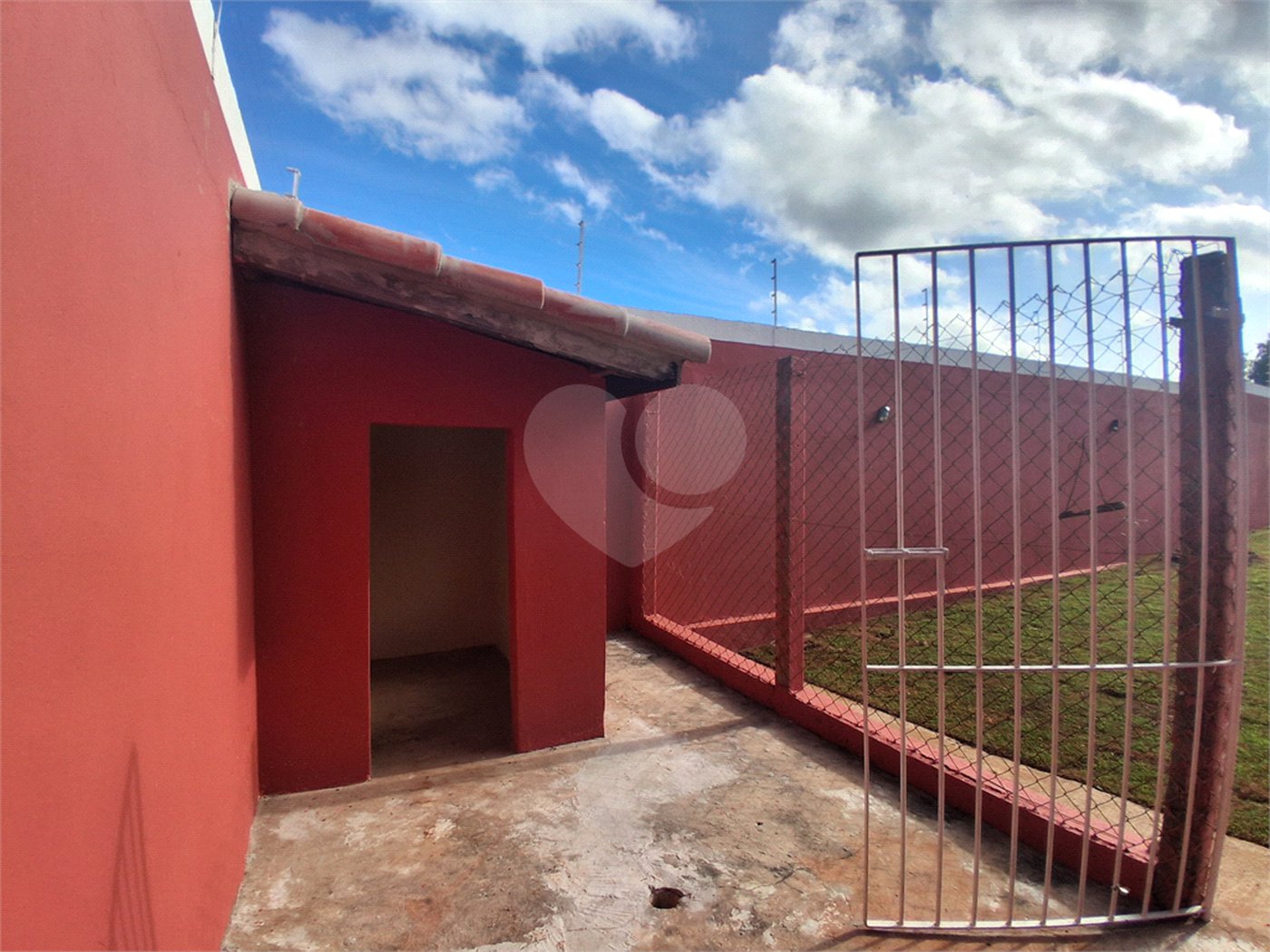 Sobrado à venda ou para alugar com 3 quartos, sendo 2 suítes,  em Parque Atenas do Sul, Itapetininga, SP