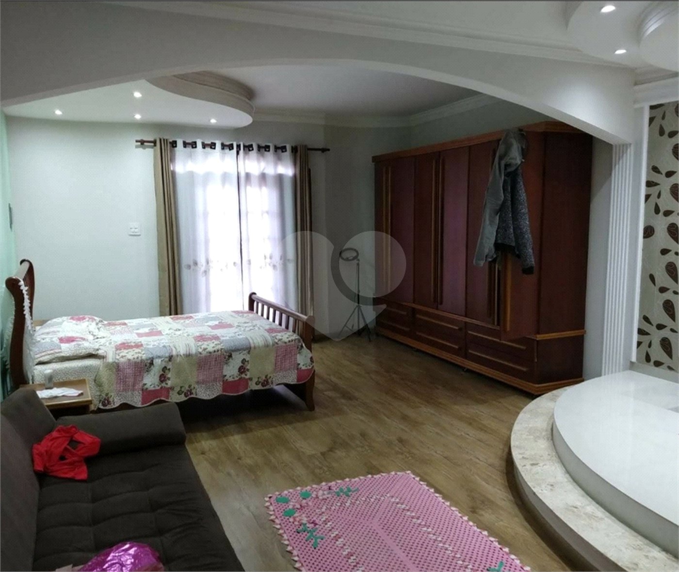 Sobrado à venda com 3 quartos, sendo 1 suíte,  em Jardim Santa Rita de Cássia, Suzano, SP