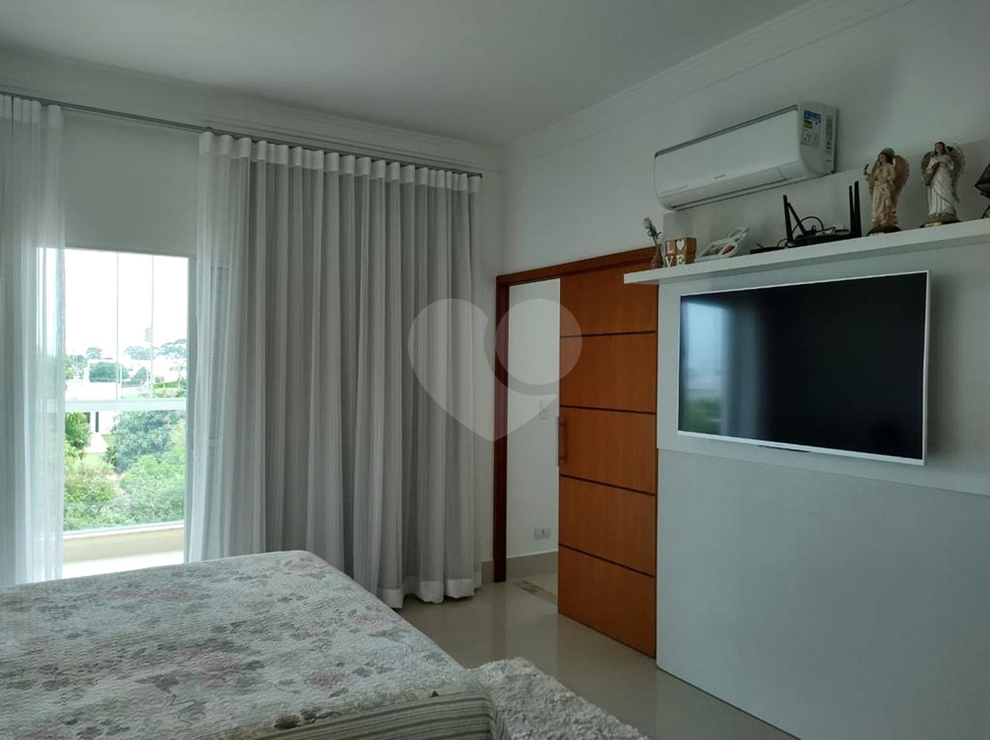 Casa à venda com 4 quartos, sendo 2 suítes, no condomínio Primavera, Salto - SP
