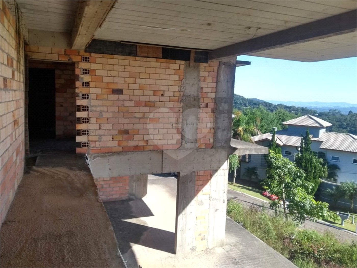 Sobrado à venda com 4 suítes em Roseira, Mairiporã, SP
