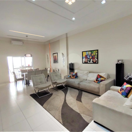Casa à venda com 3 suítes no condomínio Portal dos Ipês, Indaiatuba - SP