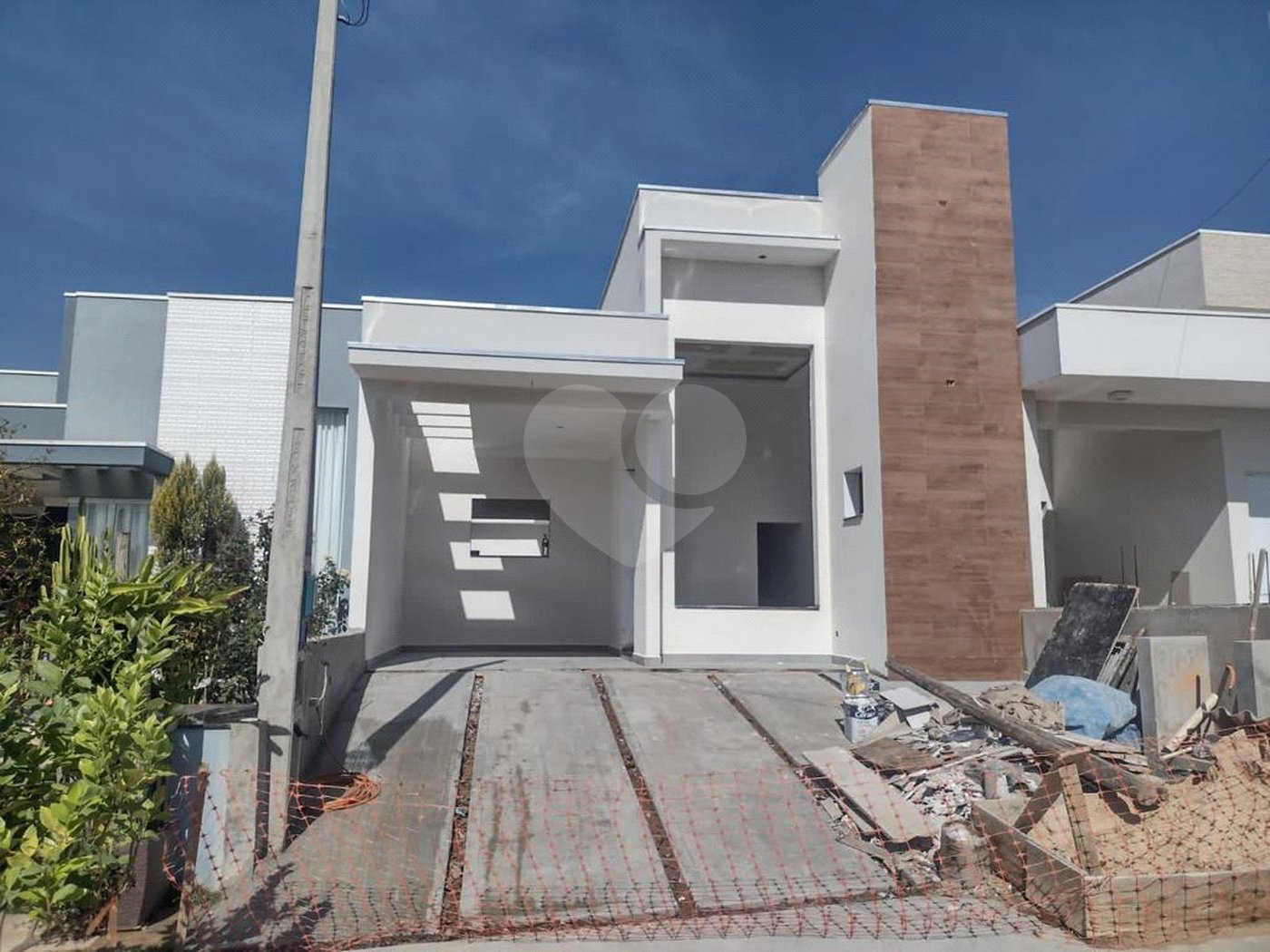 Casa à venda com 3 quartos, sendo 1 suíte, no condomínio Village Moutonnée, Salto - SP