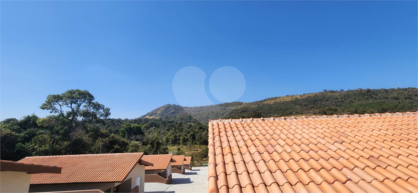 Casa à venda com 2 suítes no condomínio Vilagio, Atibaia - SP