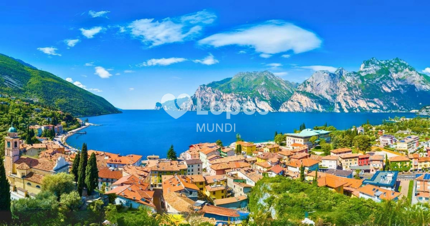 Apartamento com 3 quartos à venda em Desenzano del Garda, Itália – Colli Storici