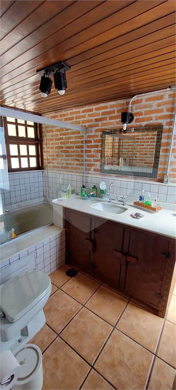 Casa à venda com 3 quartos, sendo 2 suítes, no condomínio Alpes de Caieiras, Caieiras - SP