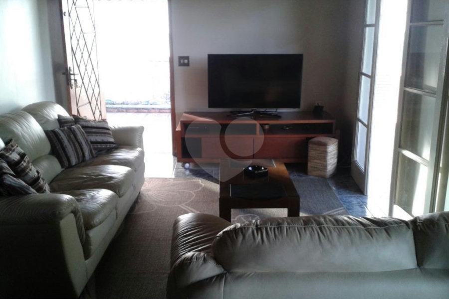 Casa Térrea à venda com 5 quartos, sendo 2 suítes,  em Horto Florestal, São Paulo, SP