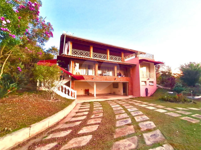 Casa à venda com 6 quartos, sendo 2 suítes,  no condomínio Parque da Fazenda, Itatiba - SP