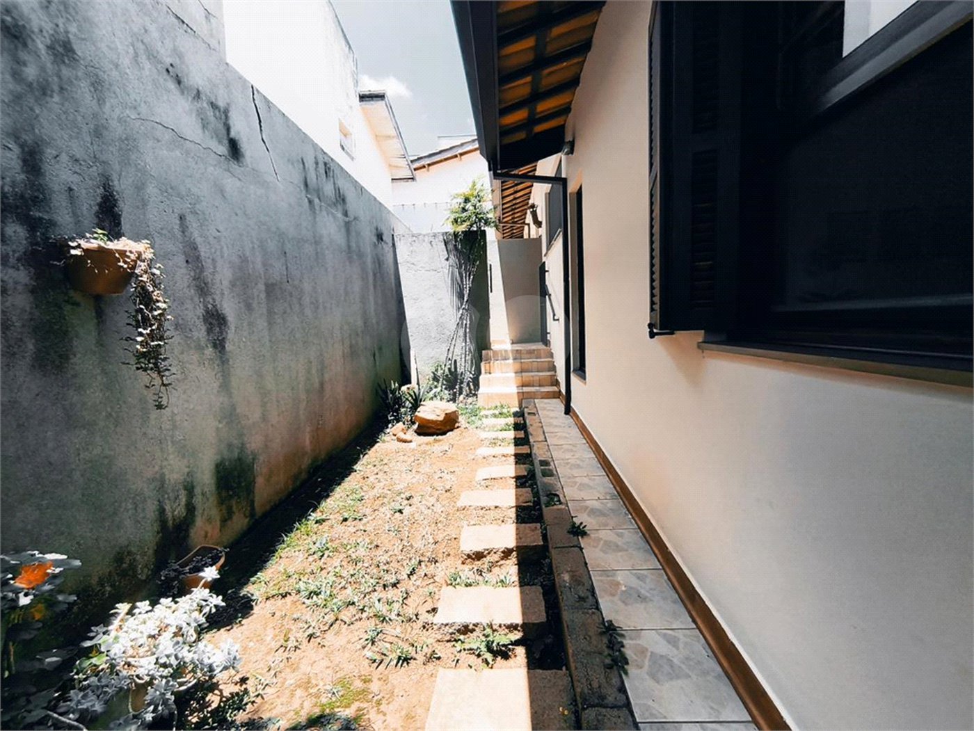 Casa à venda com 4 quartos, sendo 2 suítes, em Jardim Santa Bárbara, Atibaia, SP