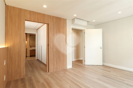 Apartamento à venda com 2 quartos, sendo 1 suíte,  em Vila Uberabinha, São Paulo, SP