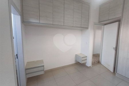 Casa à venda com 3 quartos, sendo 2 suítes, no condomínio Sollaris, Araraquara - SP