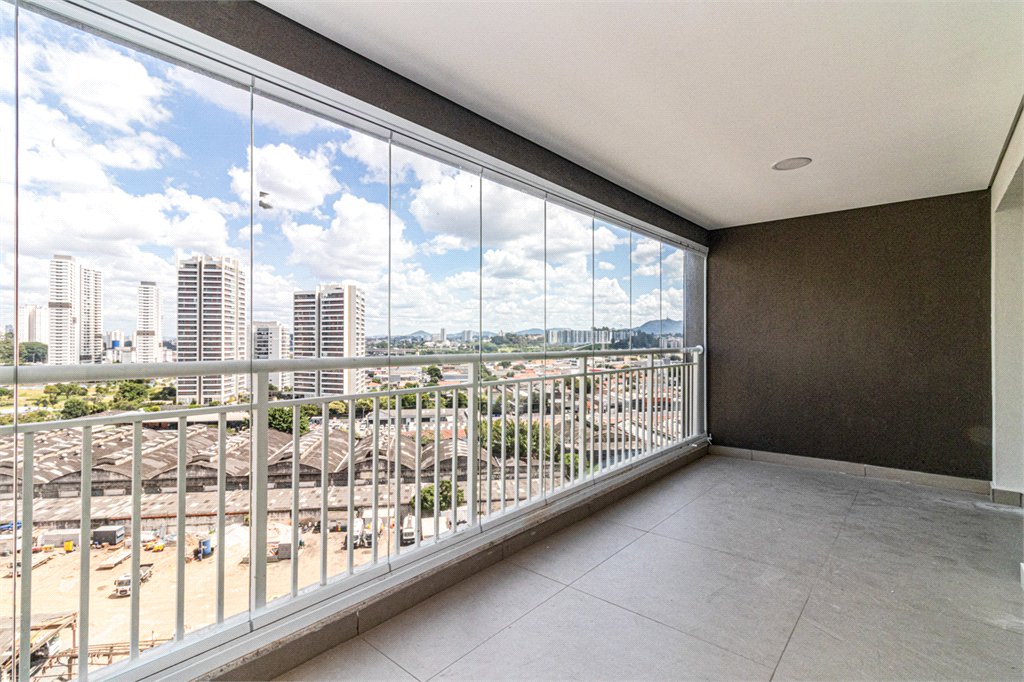 Apartamento à venda com 3 quartos, sendo 1 suíte,  em Vila Anastácio, São Paulo, SP